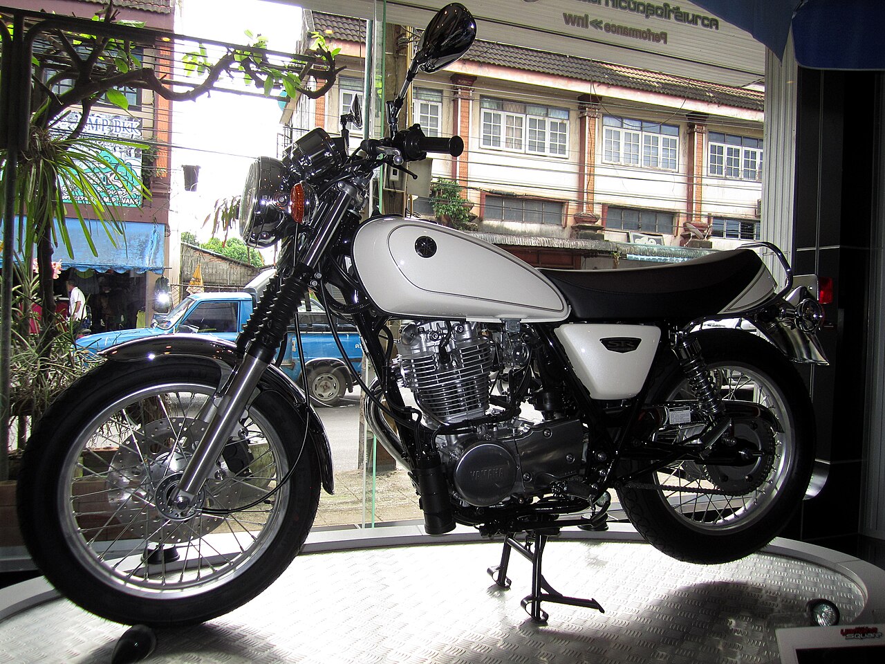 ヤマハ SR400